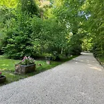 Domaine De Chantemerles