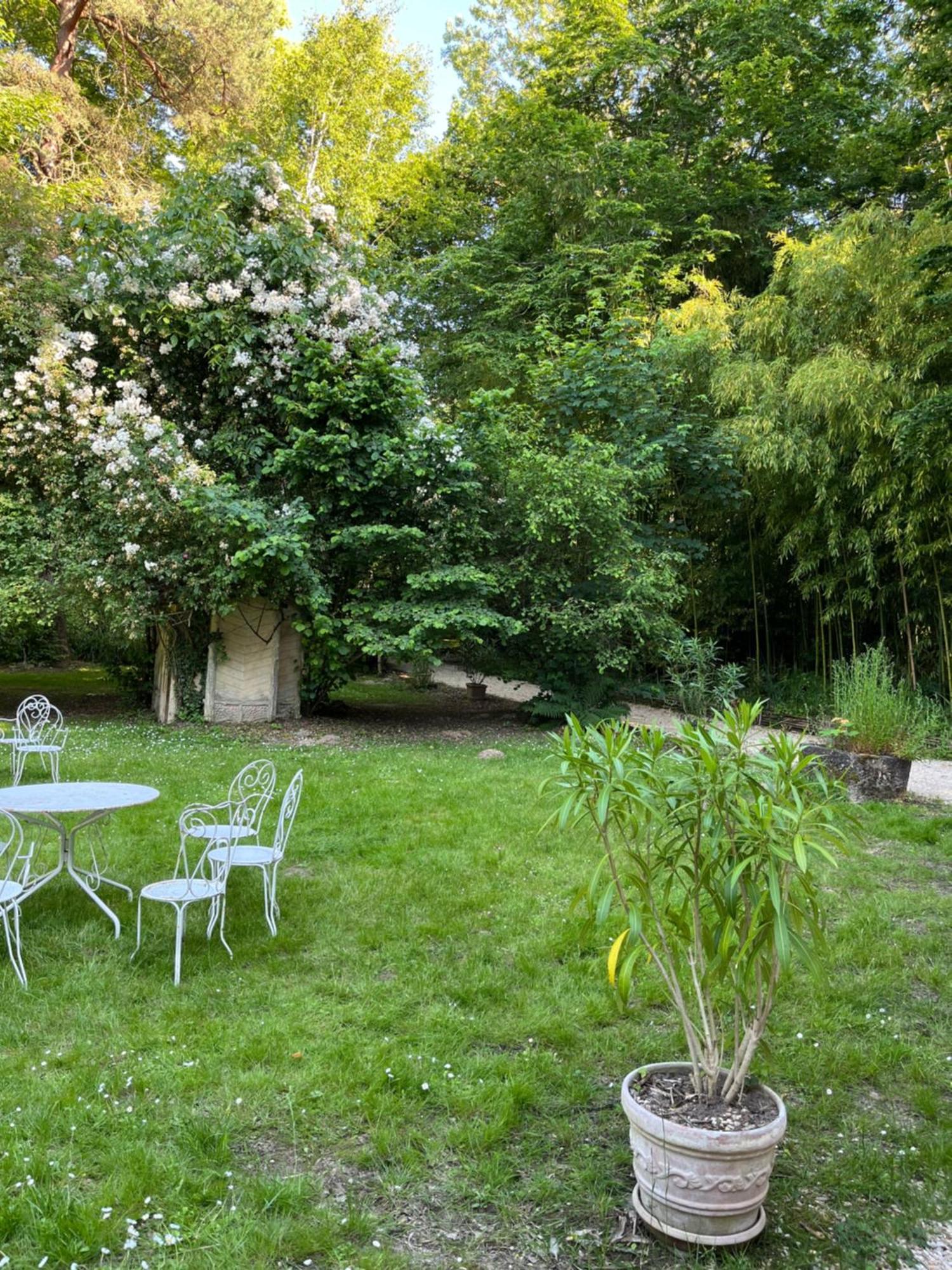Domaine De Chantemerles